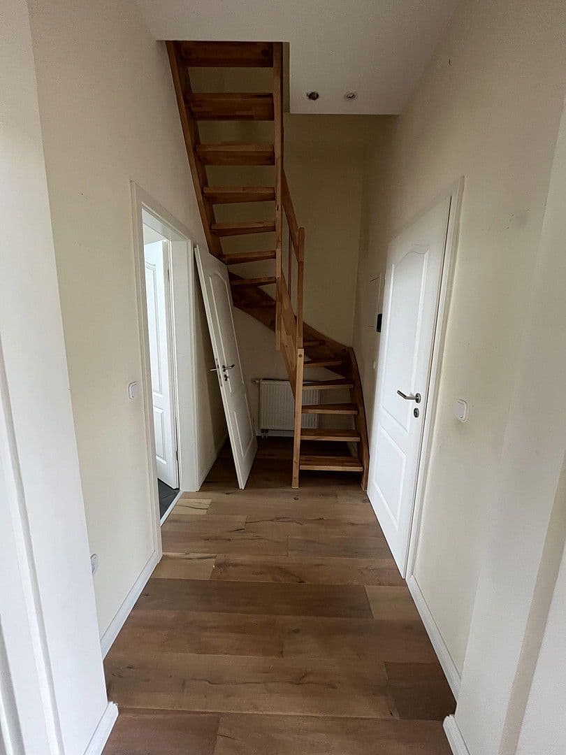 Prenájom bytu 5-izbový 150 m², Wupperstr. 101, Solingen, Severné Porýnie - Westfálsko Prenájom bytu 5-izbový 150 m², Wupperstr. 101, Solingen, Severné Porýnie - Westfálsko