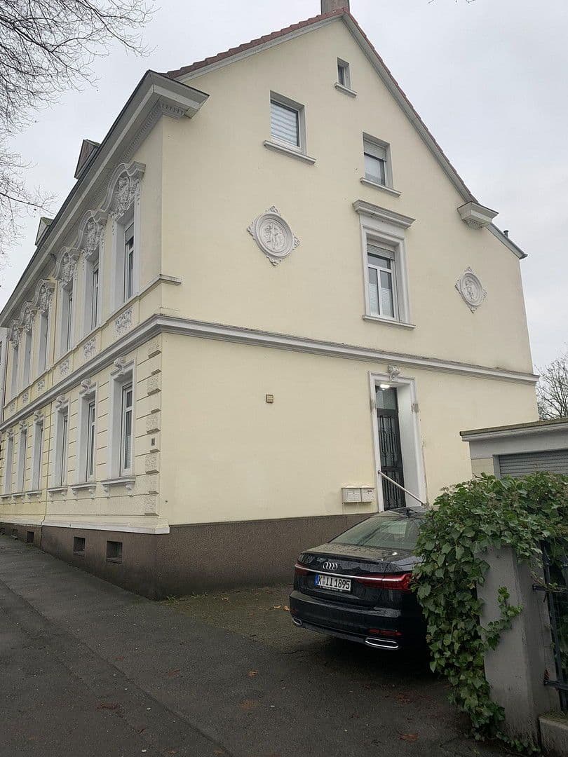 Prenájom bytu 5-izbový 150 m², Wupperstr. 101, Solingen, Severné Porýnie - Westfálsko Prenájom bytu 5-izbový 150 m², Wupperstr. 101, Solingen, Severné Porýnie - Westfálsko