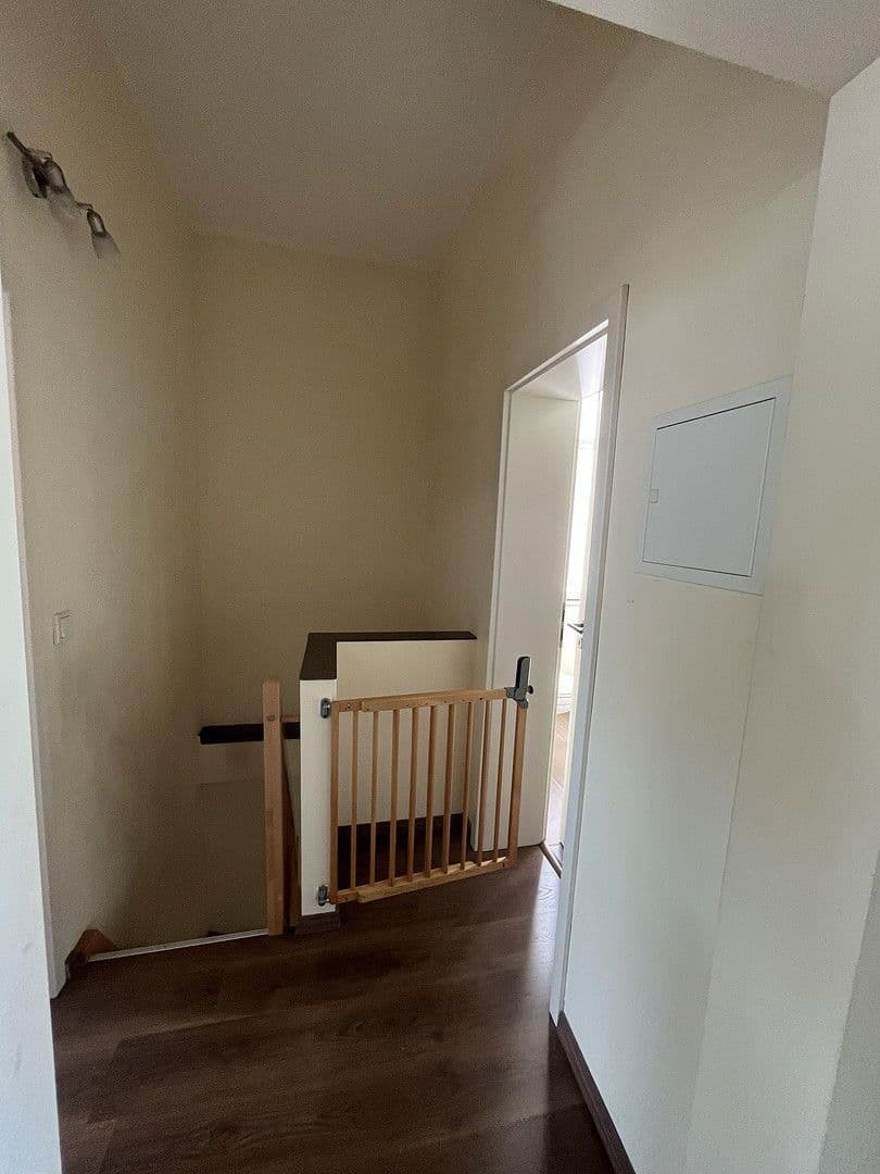 Prenájom bytu 5-izbový 150 m², Wupperstr. 101, Solingen, Severné Porýnie - Westfálsko Prenájom bytu 5-izbový 150 m², Wupperstr. 101, Solingen, Severné Porýnie - Westfálsko