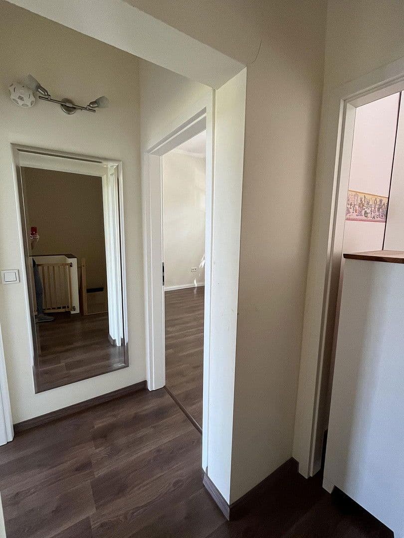 Prenájom bytu 5-izbový 150 m², Wupperstr. 101, Solingen, Severné Porýnie - Westfálsko Prenájom bytu 5-izbový 150 m², Wupperstr. 101, Solingen, Severné Porýnie - Westfálsko