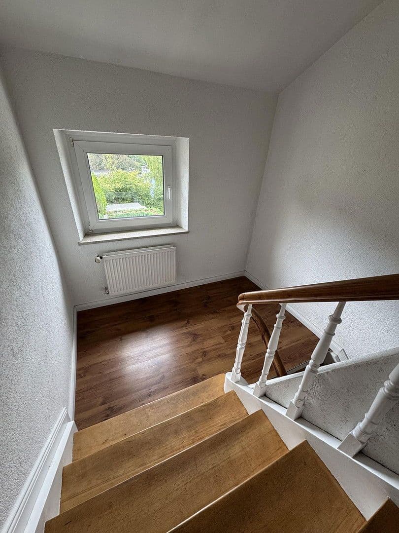 Prenájom bytu 5-izbový 150 m², Wupperstr. 101, Solingen, Severné Porýnie - Westfálsko Prenájom bytu 5-izbový 150 m², Wupperstr. 101, Solingen, Severné Porýnie - Westfálsko