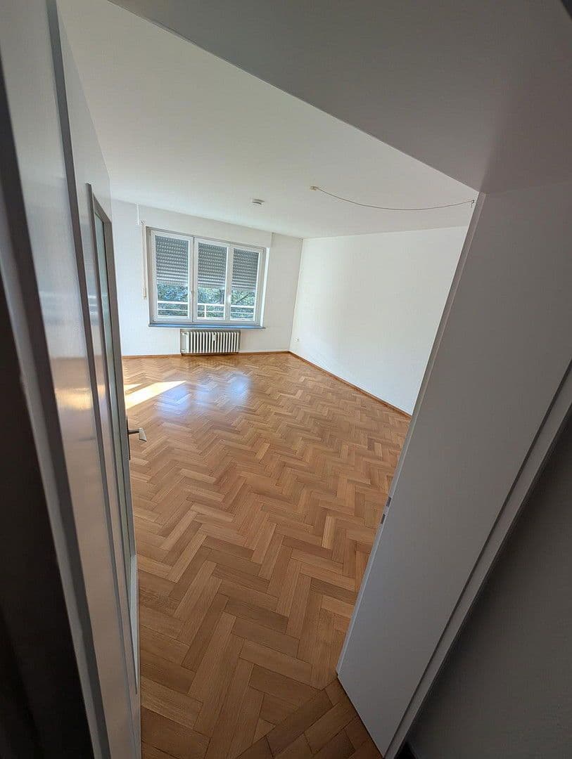 Prenájom bytu 3-izbový 90 m², Winterhalterstraße 7-9, Baden-Baden, Bádensko-Wurttembersko Prenájom bytu 3-izbový 90 m², Winterhalterstraße 7-9, Baden-Baden, Bádensko-Wurttembersko