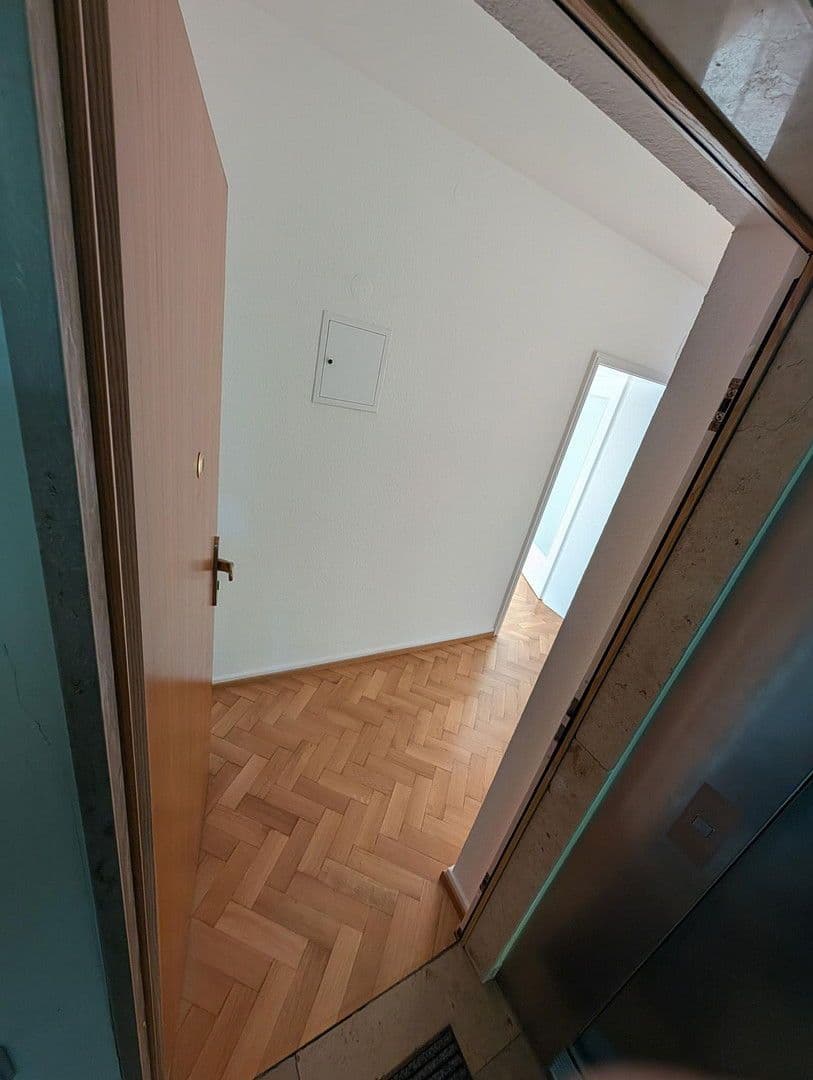 Prenájom bytu 3-izbový 90 m², Winterhalterstraße 7-9, Baden-Baden, Bádensko-Wurttembersko Prenájom bytu 3-izbový 90 m², Winterhalterstraße 7-9, Baden-Baden, Bádensko-Wurttembersko