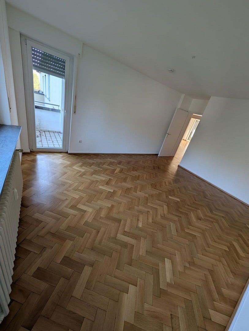 Prenájom bytu 3-izbový 90 m², Winterhalterstraße 7-9, Baden-Baden, Bádensko-Wurttembersko Prenájom bytu 3-izbový 90 m², Winterhalterstraße 7-9, Baden-Baden, Bádensko-Wurttembersko