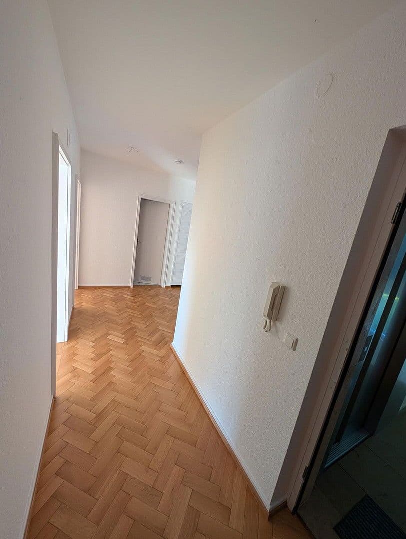 Prenájom bytu 3-izbový 90 m², Winterhalterstraße 7-9, Baden-Baden, Bádensko-Wurttembersko Prenájom bytu 3-izbový 90 m², Winterhalterstraße 7-9, Baden-Baden, Bádensko-Wurttembersko