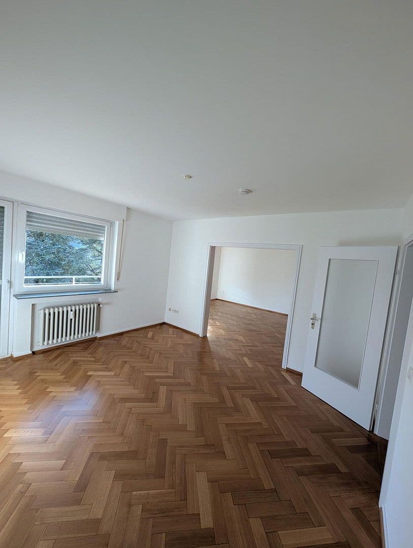 Prenájom bytu 3-izbový 90 m², Winterhalterstraße 7-9, Baden-Baden, Bádensko-Wurttembersko Prenájom bytu 3-izbový 90 m², Winterhalterstraße 7-9, Baden-Baden, Bádensko-Wurttembersko