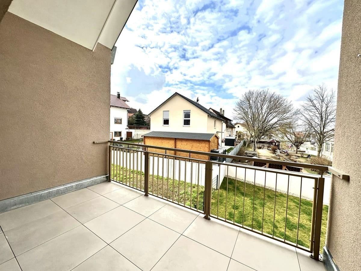 Prenájom bytu 3-izbový 100 m², Kieselbronn, Bádensko-Wurttembersko Prenájom bytu 3-izbový 100 m², Kieselbronn, Bádensko-Wurttembersko