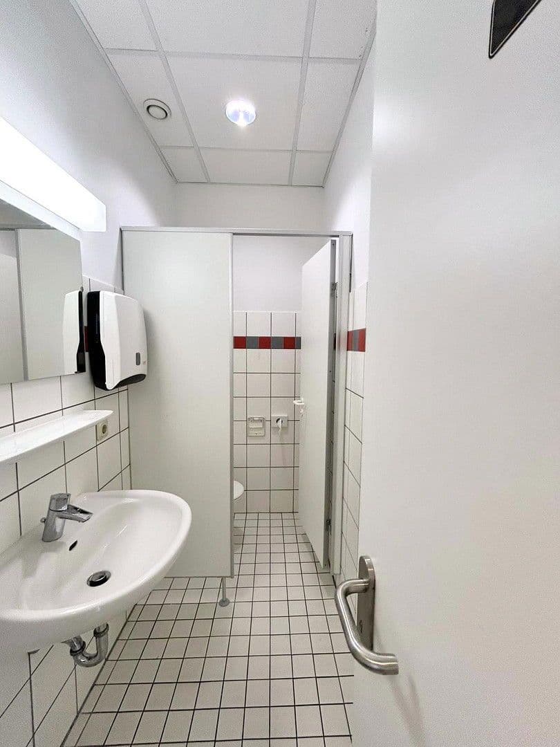 Prenájom kancelárie 150 m², Lilienthalstraße 5b, Schönefeld, Brandenbursko Prenájom kancelárie 150 m², Lilienthalstraße 5b, Schönefeld, Brandenbursko