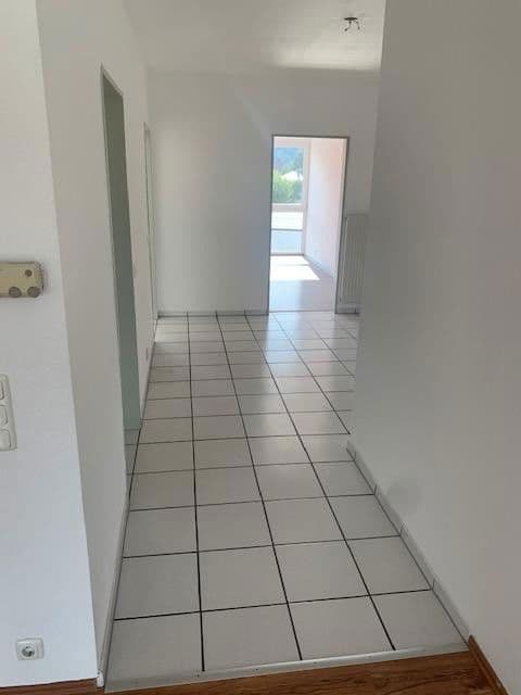 Prenájom bytu 3-izbový 100 m², Kreuzau, Severné Porýnie - Westfálsko Prenájom bytu 3-izbový 100 m², Kreuzau, Severné Porýnie - Westfálsko