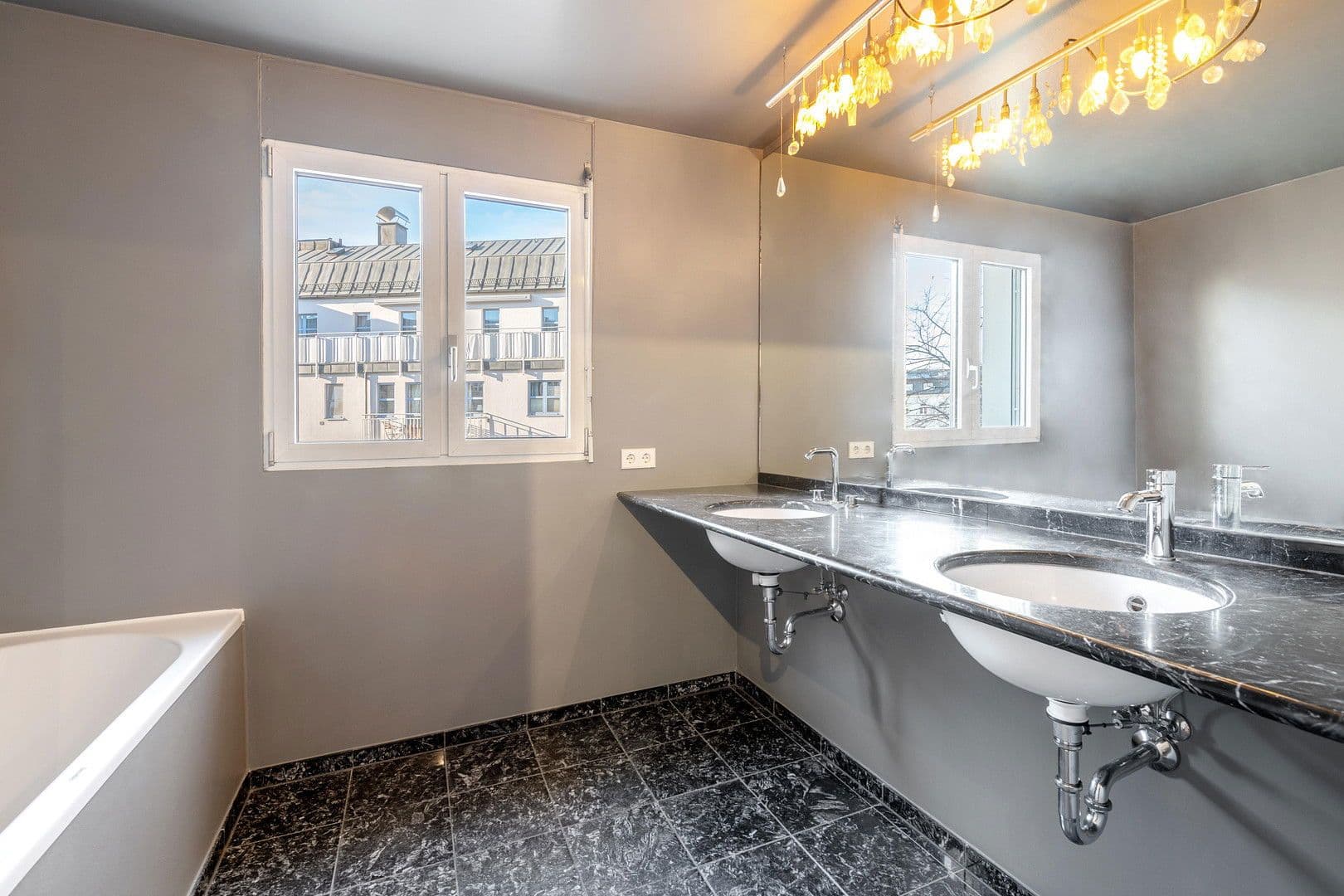 Prenájom bytu 3-izbový 144 m², München, Bavorsko Prenájom bytu 3-izbový 144 m², München, Bavorsko