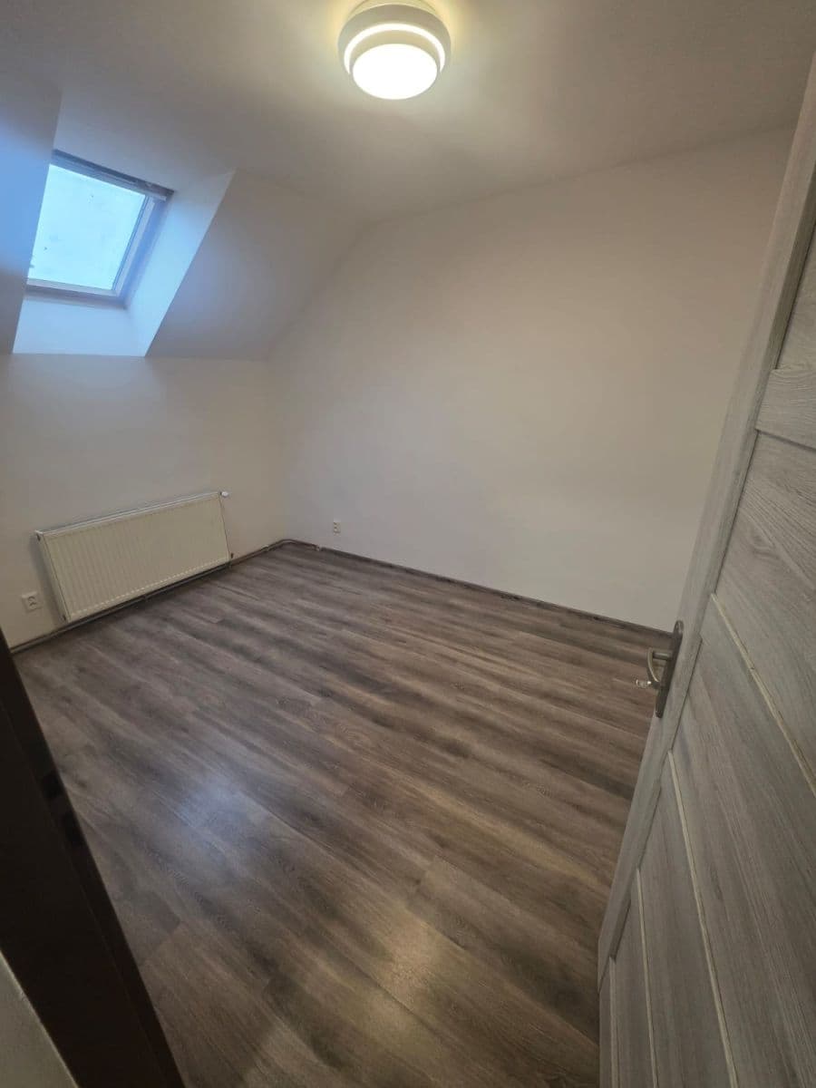 Prenájom bytu 1-izbový 18 m², Hlavní, Panenské Břežany, Středočeský kraj Prenájom bytu 1-izbový 18 m², Hlavní, Panenské Břežany, Středočeský kraj