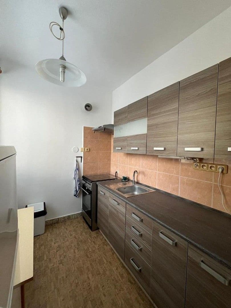 Prenájom bytu 1-izbový 30 m², Na Hrádku, Pardubice, Pardubický kraj Prenájom bytu 1-izbový 30 m², Na Hrádku, Pardubice, Pardubický kraj