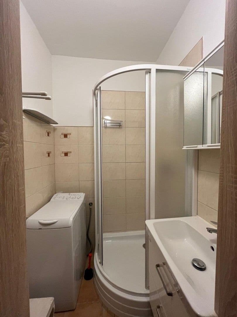 Prenájom bytu 1-izbový 30 m², Na Hrádku, Pardubice, Pardubický kraj Prenájom bytu 1-izbový 30 m², Na Hrádku, Pardubice, Pardubický kraj