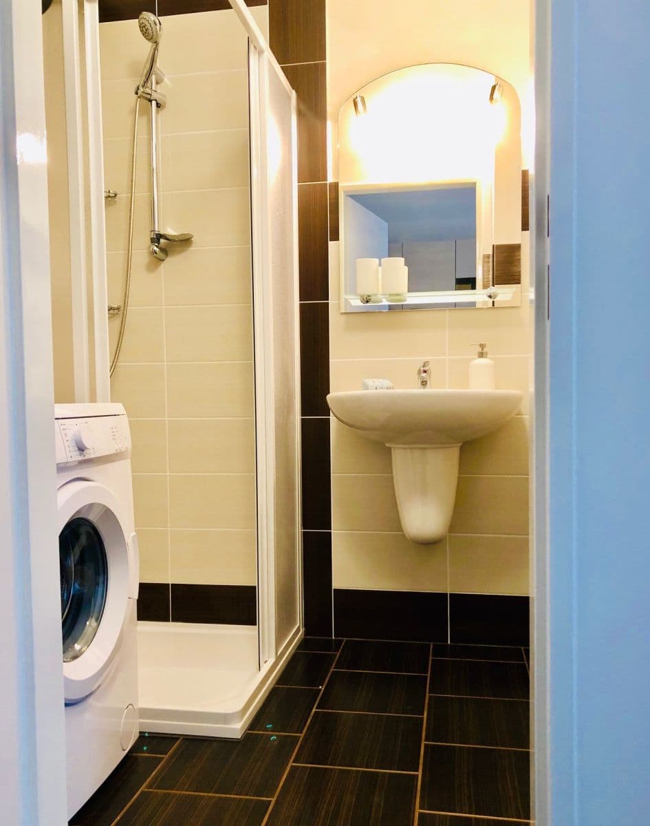 Prenájom bytu 1-izbový 40 m², Kloboučnická, Praha, Praha Prenájom bytu 1-izbový 40 m², Kloboučnická, Praha, Praha