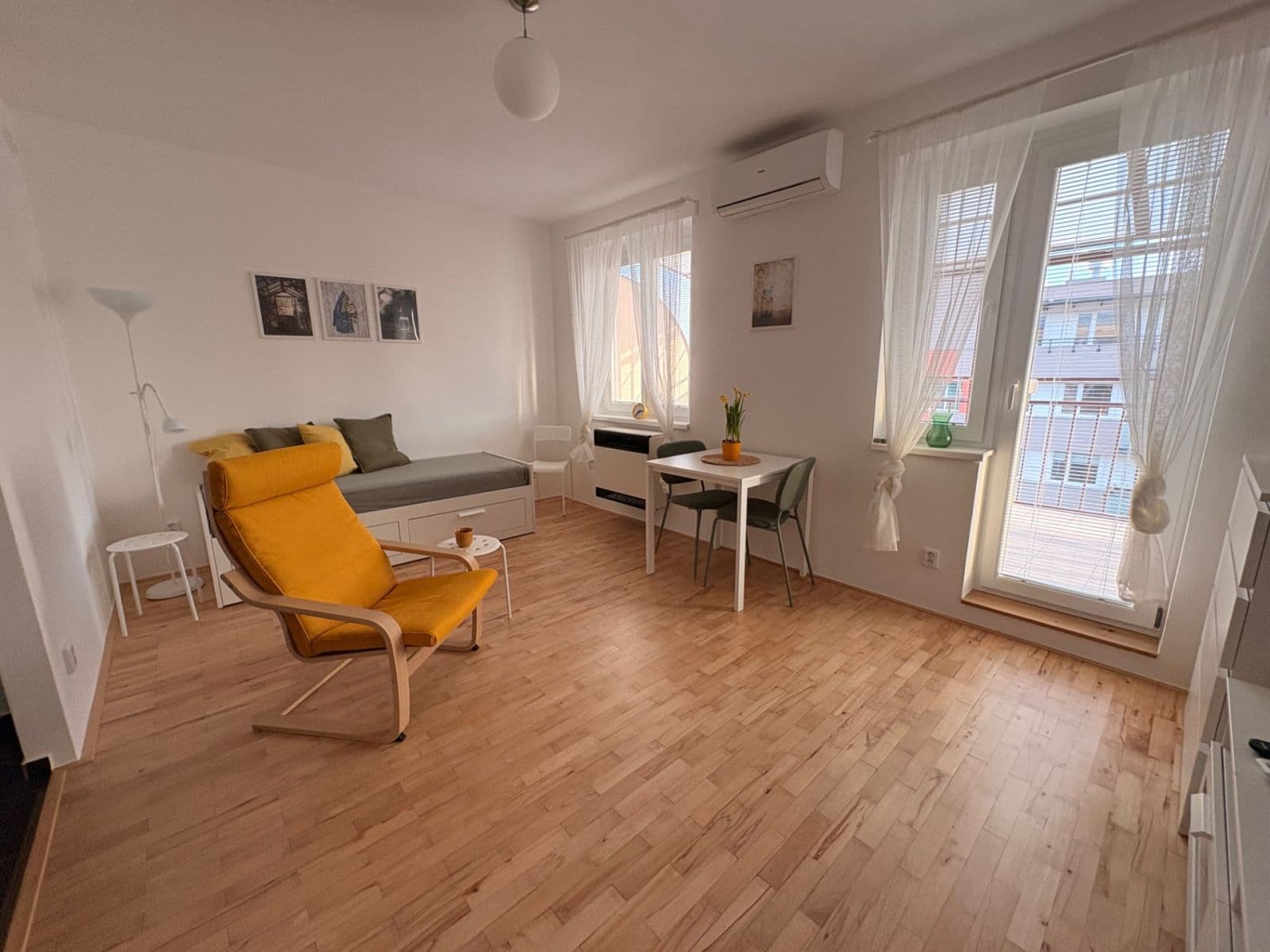 Prenájom bytu 1-izbový 40 m², Kloboučnická, Praha, Praha Prenájom bytu 1-izbový 40 m², Kloboučnická, Praha, Praha