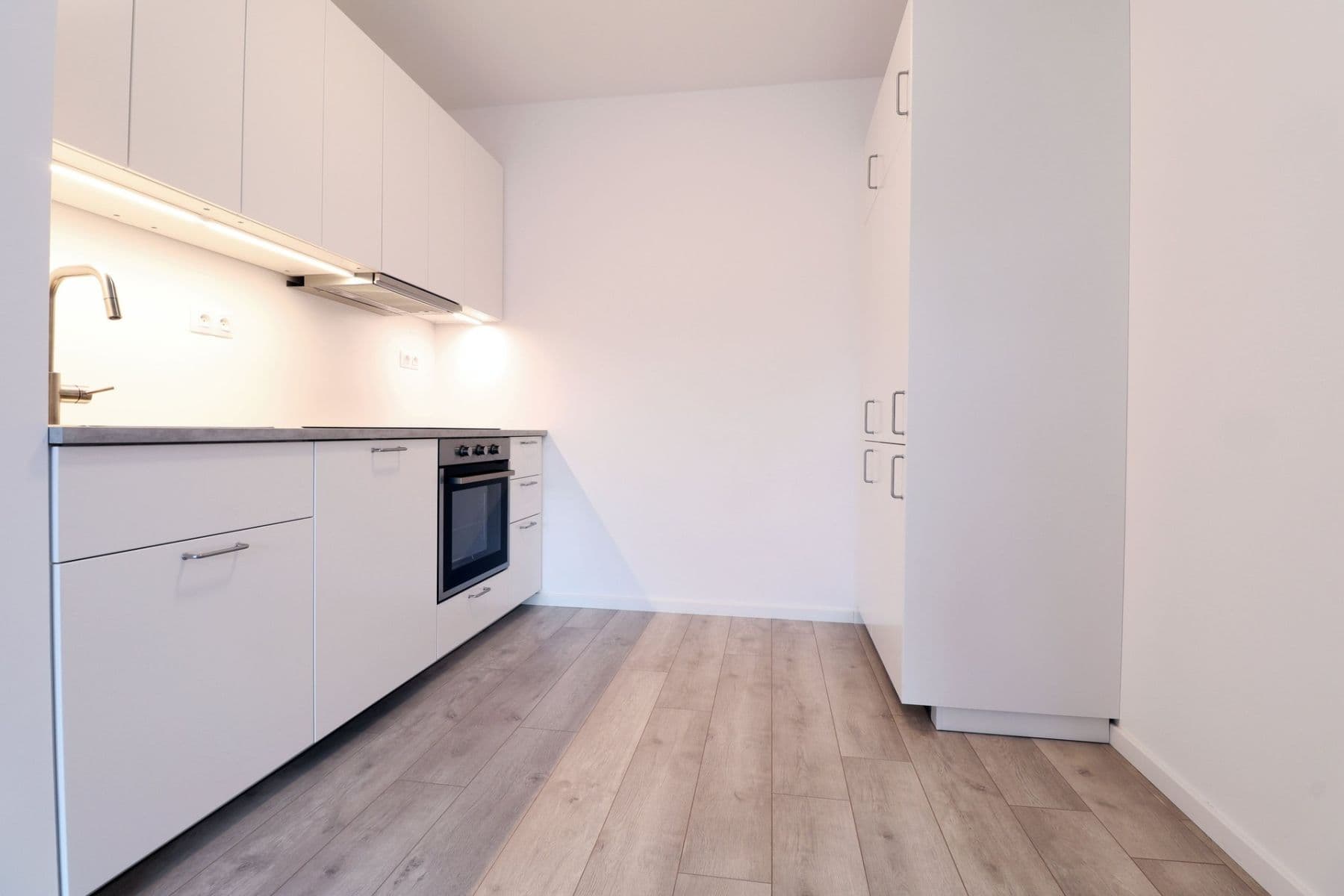 Prenájom bytu 2-izbový 54 m², Spojovací, Praha, Praha Prenájom bytu 2-izbový 54 m², Spojovací, Praha, Praha