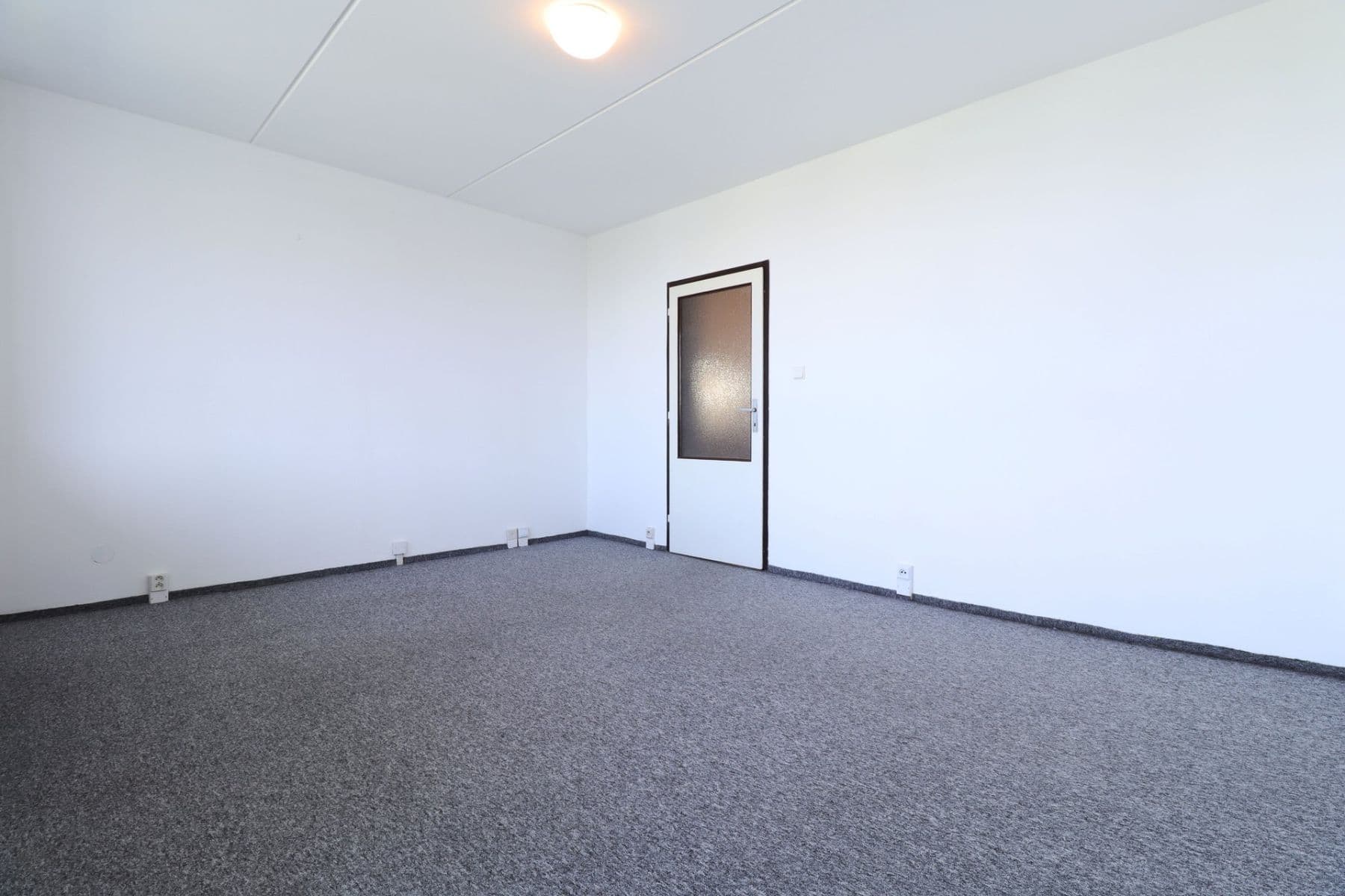 Prenájom bytu 1-izbový 28 m², Svídnická, Praha, Praha Prenájom bytu 1-izbový 28 m², Svídnická, Praha, Praha