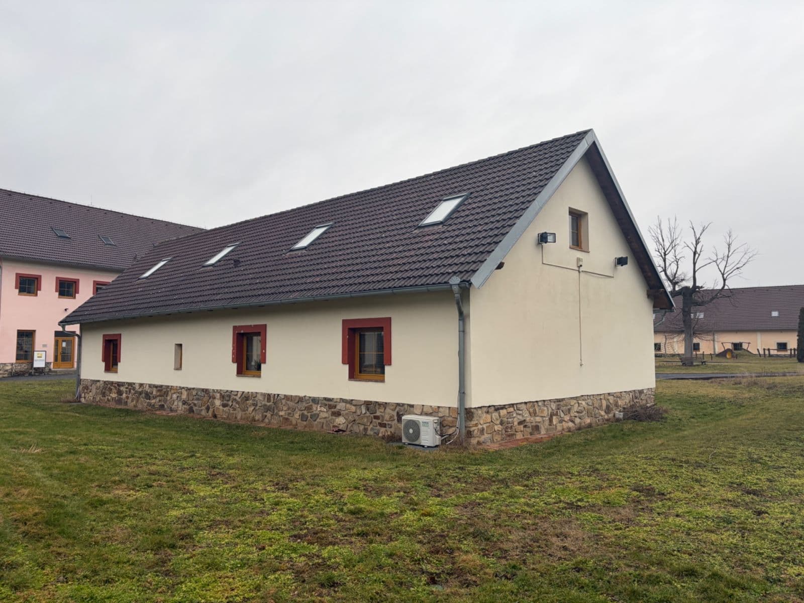 Prenájom nebytového priestoru 220 m², K Radotínu, Praha, Praha Prenájom nebytového priestoru 220 m², K Radotínu, Praha, Praha