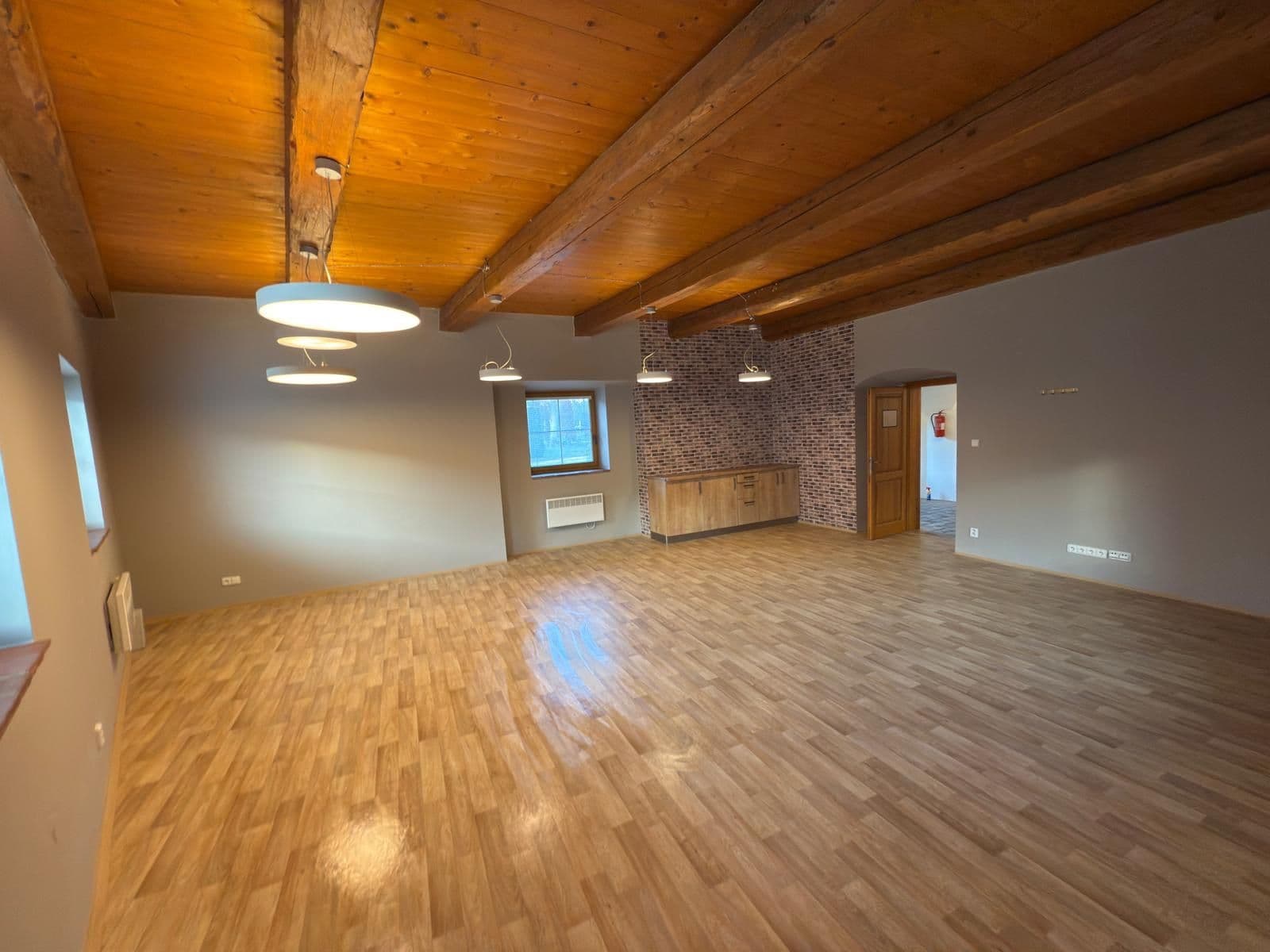 Prenájom nebytového priestoru 220 m², K Radotínu, Praha, Praha Prenájom nebytového priestoru 220 m², K Radotínu, Praha, Praha