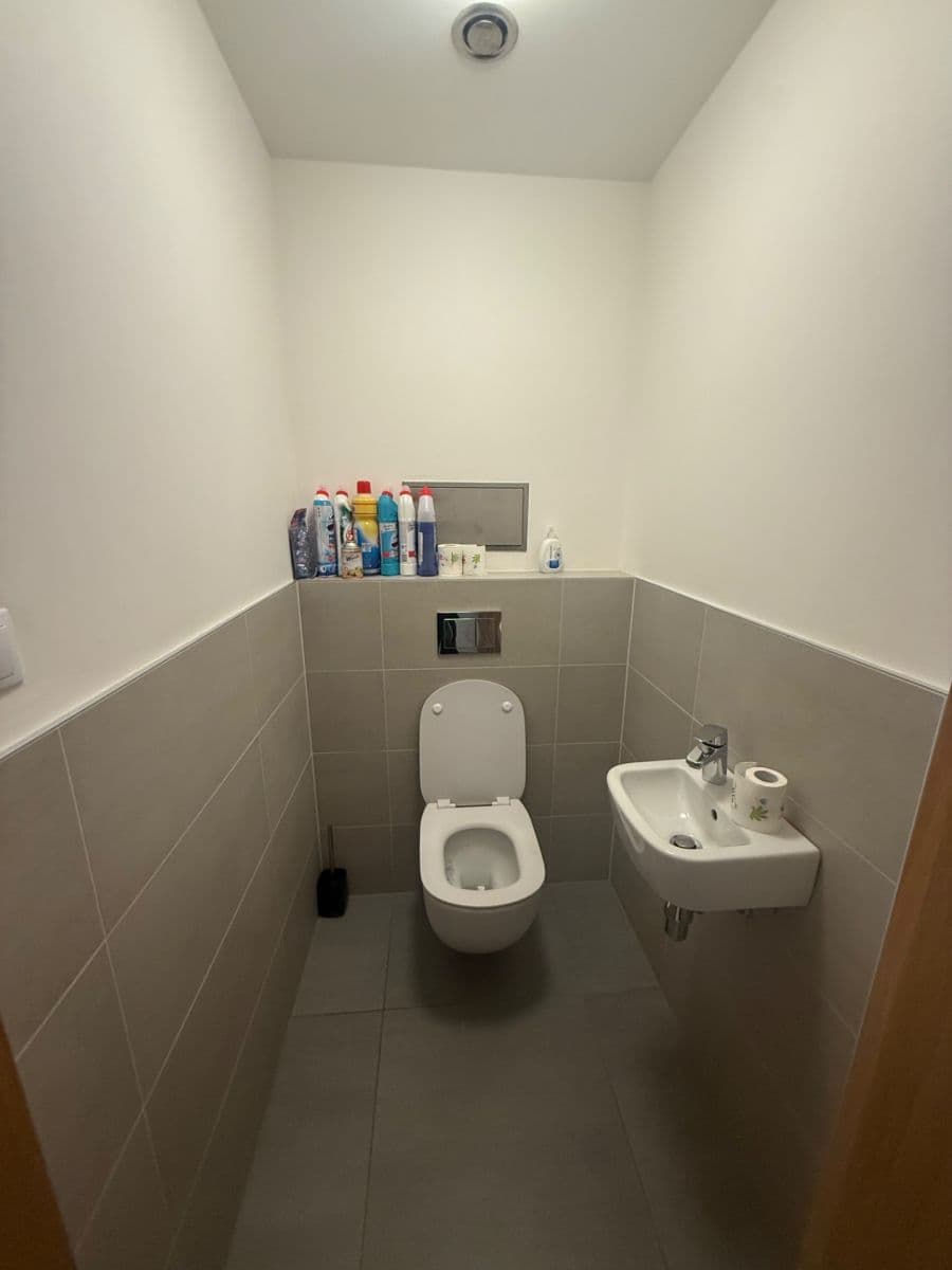 Prenájom bytu 3-izbový 40 m², Kouteckého, Praha, Praha Prenájom bytu 3-izbový 40 m², Kouteckého, Praha, Praha