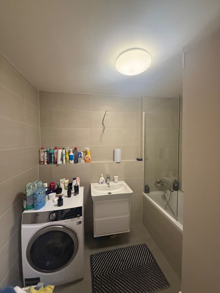 Prenájom bytu 3-izbový 40 m², Kouteckého, Praha, Praha Prenájom bytu 3-izbový 40 m², Kouteckého, Praha, Praha