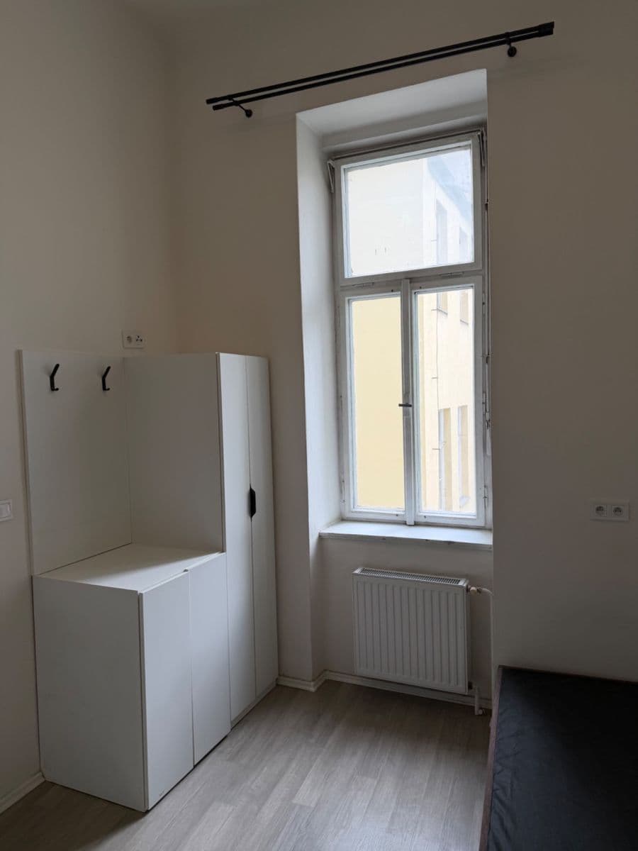 Prenájom bytu 1-izbový 13 m², Sokolská, Praha, Praha Prenájom bytu 1-izbový 13 m², Sokolská, Praha, Praha