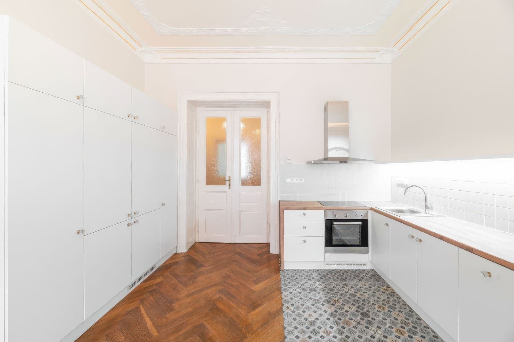 Prenájom bytu 4-izbový 110 m², Vojtěšská, Praha, Praha Prenájom bytu 4-izbový 110 m², Vojtěšská, Praha, Praha