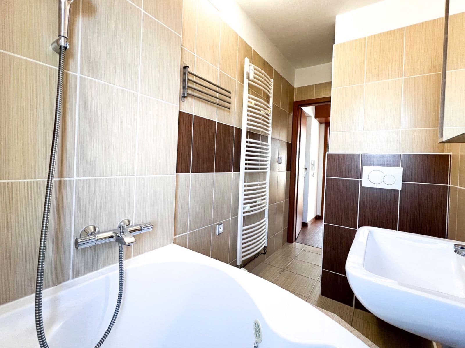 Prenájom bytu 3-izbový 56 m², Ječná, Hradec Králové, Královéhradecký kraj Prenájom bytu 3-izbový 56 m², Ječná, Hradec Králové, Královéhradecký kraj