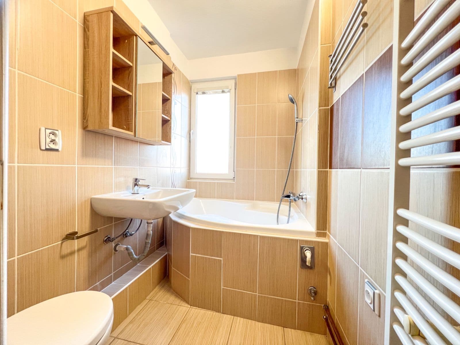 Prenájom bytu 3-izbový 56 m², Ječná, Hradec Králové, Královéhradecký kraj Prenájom bytu 3-izbový 56 m², Ječná, Hradec Králové, Královéhradecký kraj