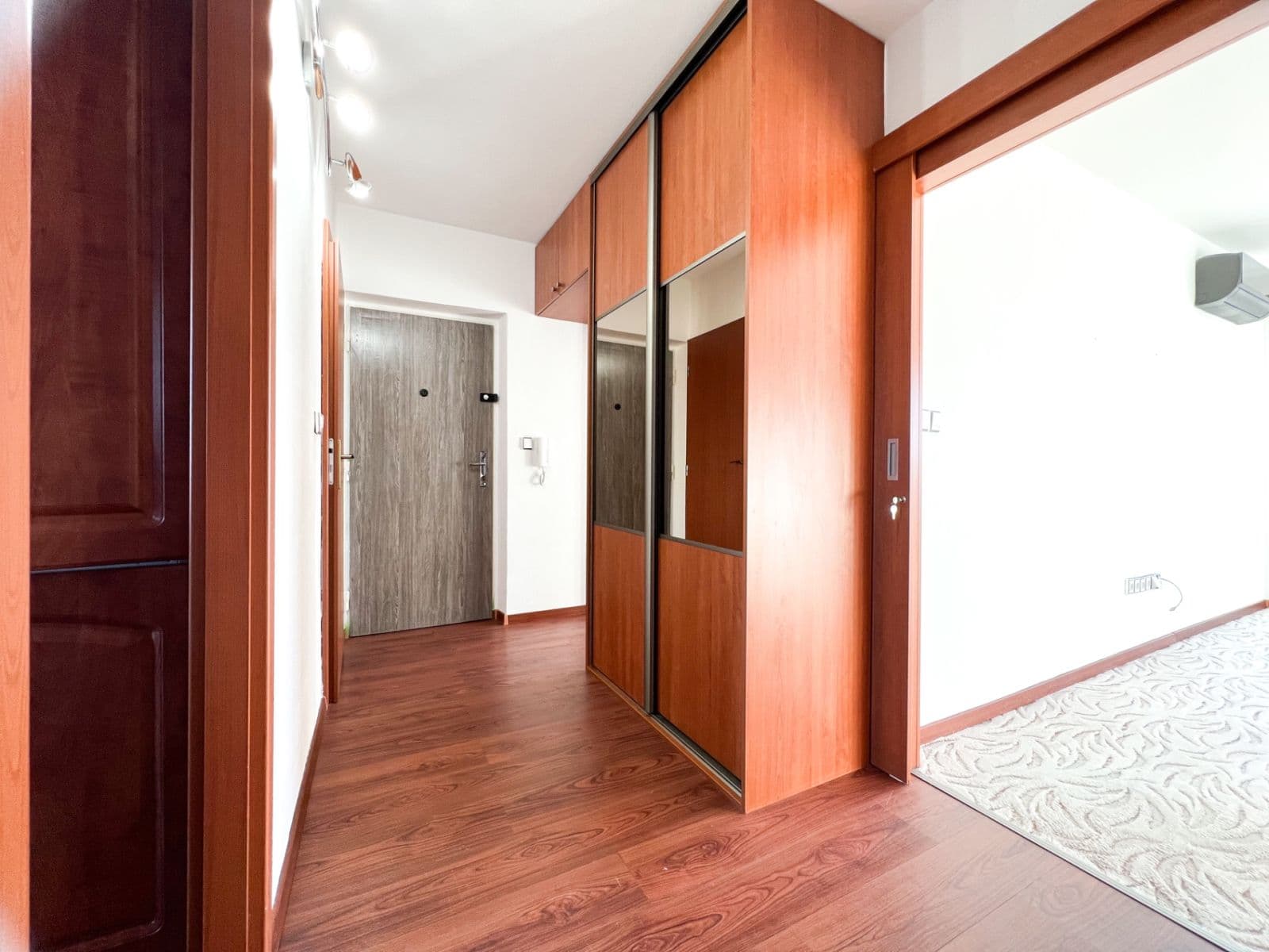 Prenájom bytu 3-izbový 56 m², Ječná, Hradec Králové, Královéhradecký kraj Prenájom bytu 3-izbový 56 m², Ječná, Hradec Králové, Královéhradecký kraj