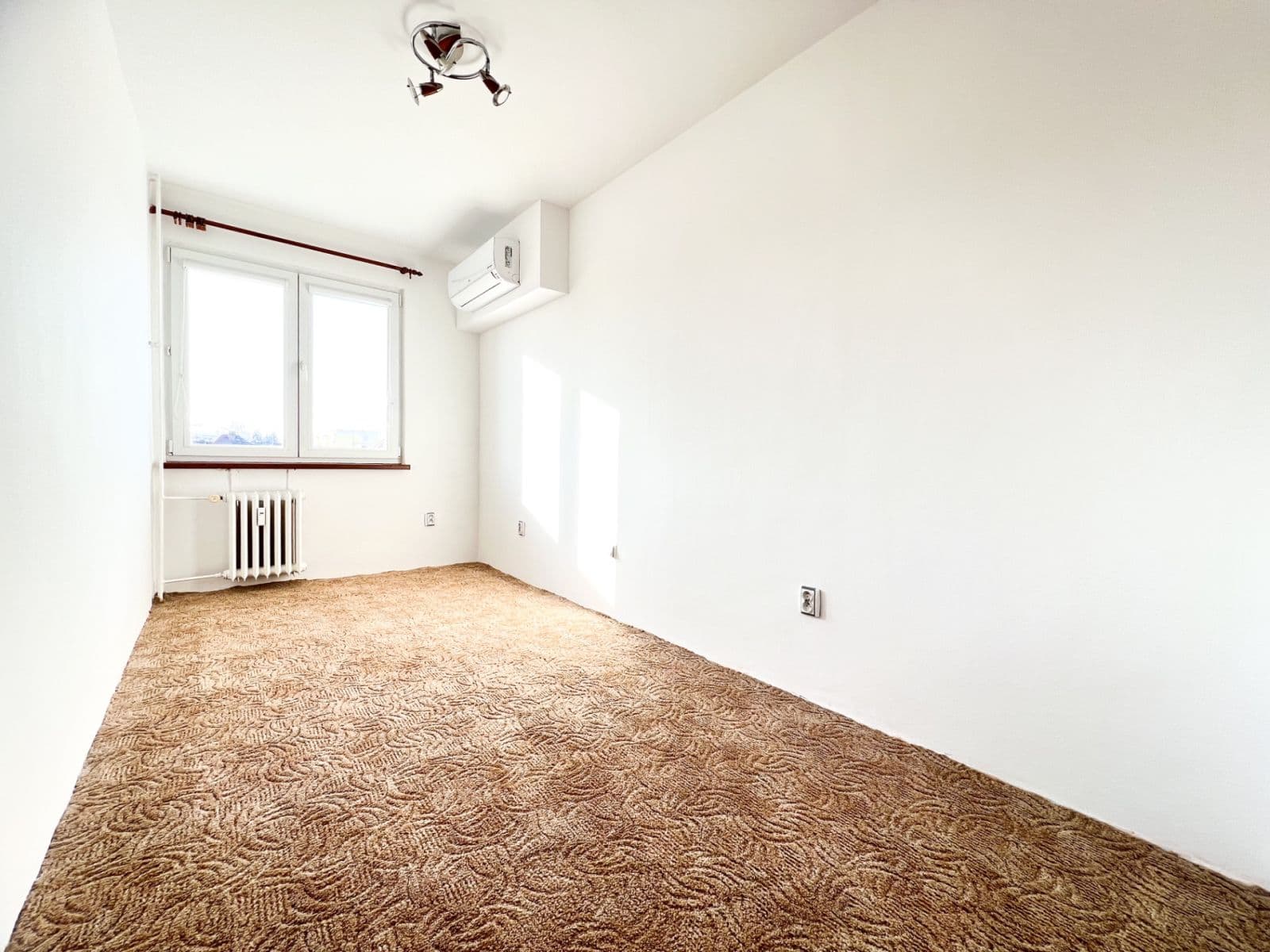 Prenájom bytu 3-izbový 56 m², Ječná, Hradec Králové, Královéhradecký kraj Prenájom bytu 3-izbový 56 m², Ječná, Hradec Králové, Královéhradecký kraj