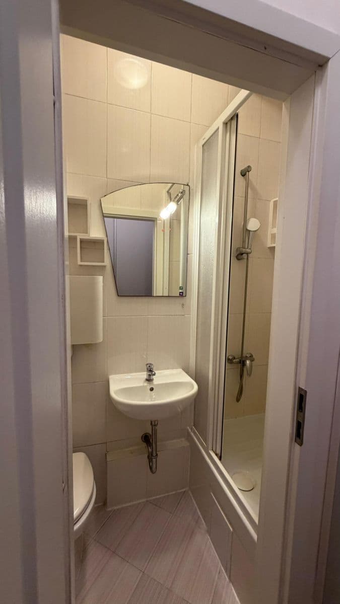 Prenájom bytu 2-izbový 32 m², Písecká, Praha, Praha Prenájom bytu 2-izbový 32 m², Písecká, Praha, Praha