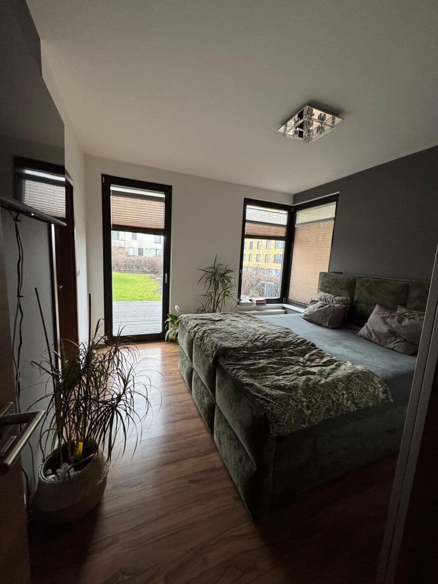 Prenájom bytu 2-izbový 53 m², Sousedíkova, Praha, Praha Prenájom bytu 2-izbový 53 m², Sousedíkova, Praha, Praha