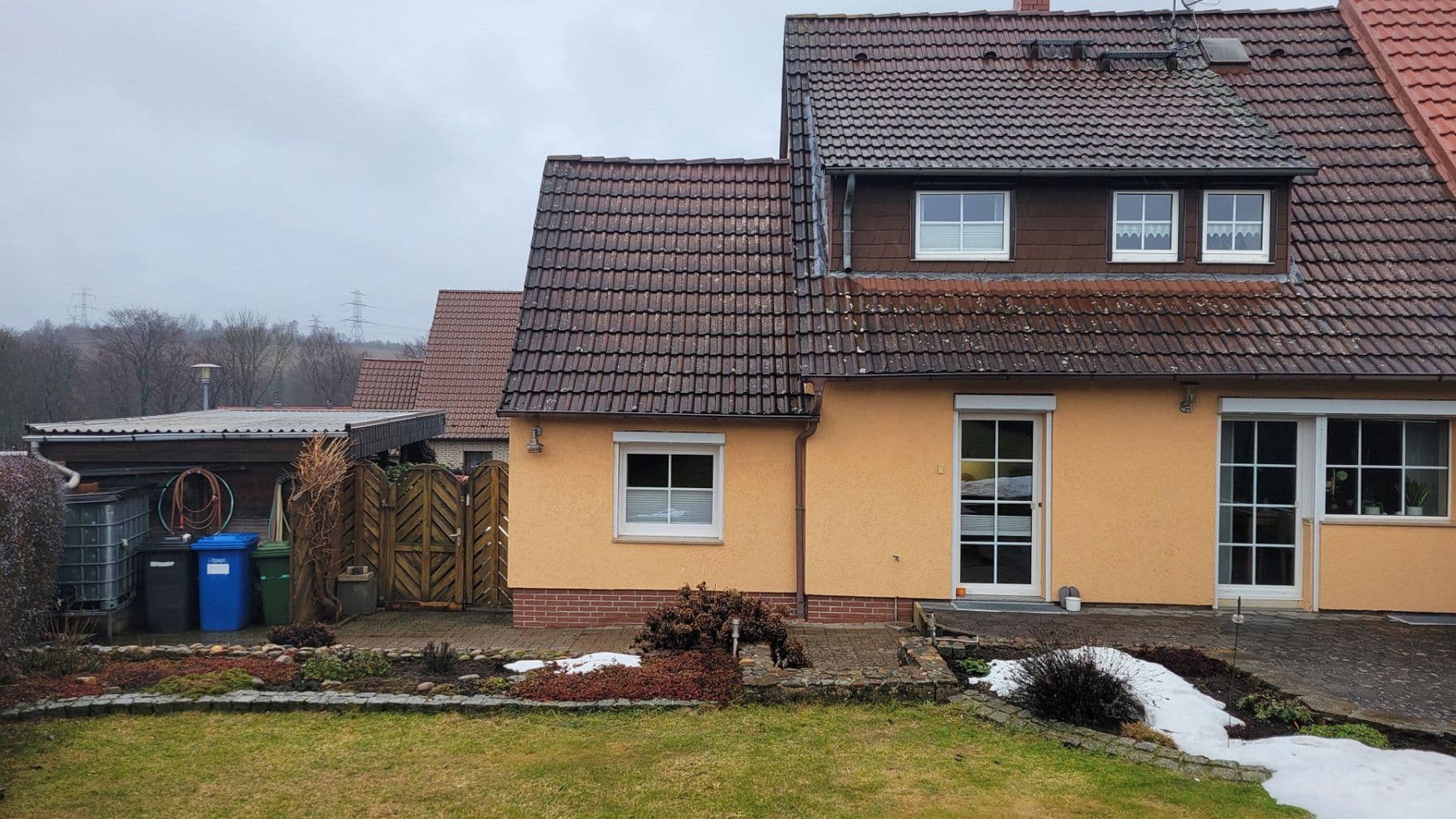 Predaj domu 117 m², pozemek 550 m², Helmstedt, Dolné Sasko Predaj domu 117 m², pozemek 550 m², Helmstedt, Dolné Sasko