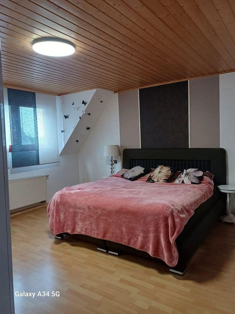 Predaj domu 180 m², pozemek 400 m², Pfalzfelder Straße 32, Norath, Porýnie-Falcko Predaj domu 180 m², pozemek 400 m², Pfalzfelder Straße 32, Norath, Porýnie-Falcko