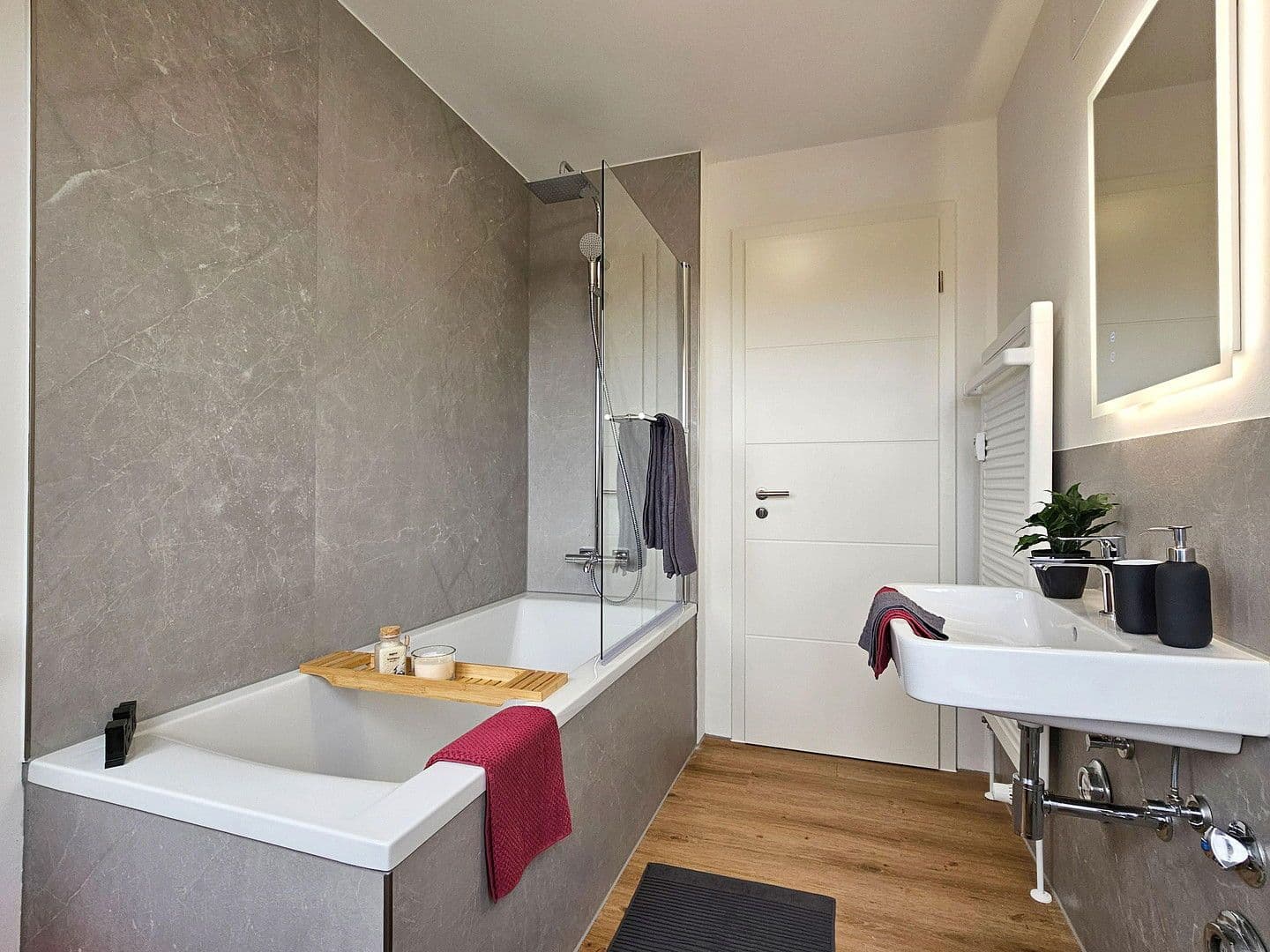 Predaj bytu 3-izbový 81 m², Kümmersbruck, Bavorsko Predaj bytu 3-izbový 81 m², Kümmersbruck, Bavorsko