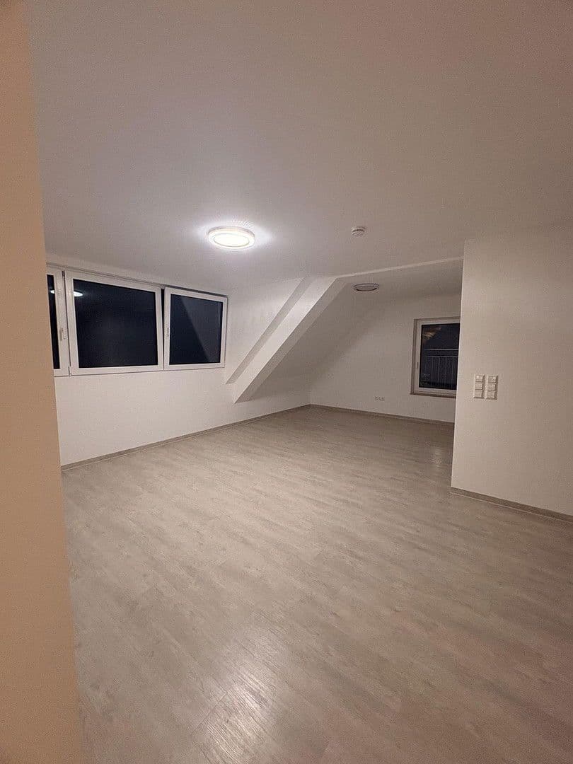 Prenájom bytu 4-izbový 94 m², Hauptstraße 14, Lauchheim, Bádensko-Wurttembersko Prenájom bytu 4-izbový 94 m², Hauptstraße 14, Lauchheim, Bádensko-Wurttembersko