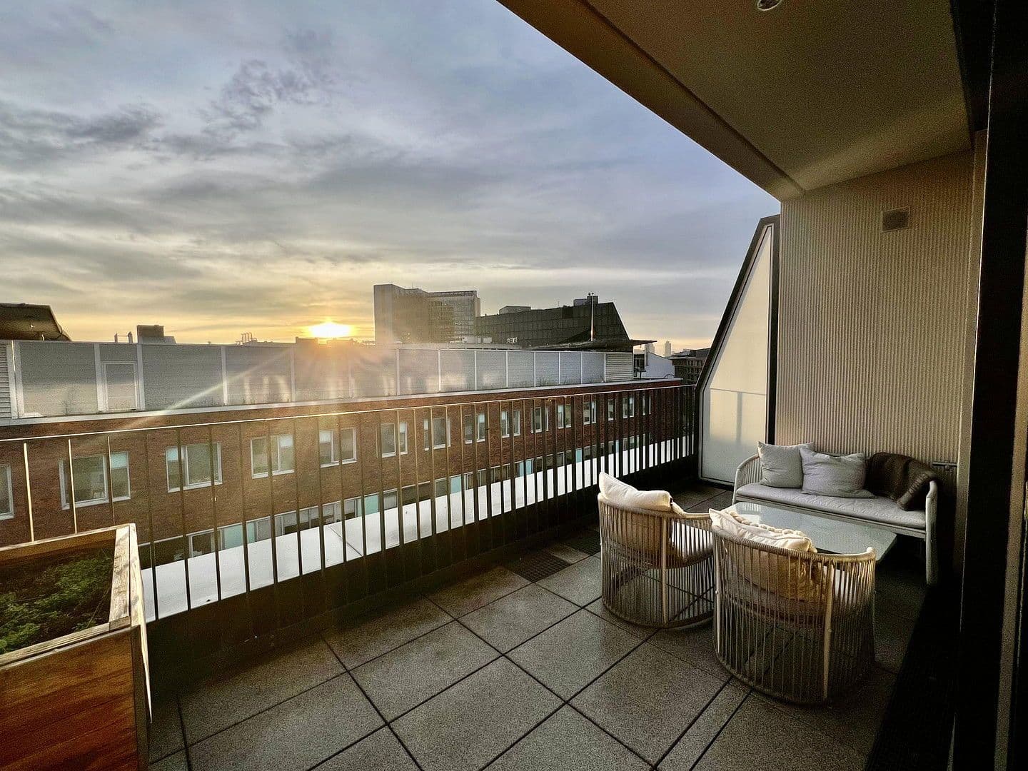 Prenájom bytu 3-izbový 90 m², Kommandantenstr 75, Berlin, Berlín Prenájom bytu 3-izbový 90 m², Kommandantenstr 75, Berlin, Berlín