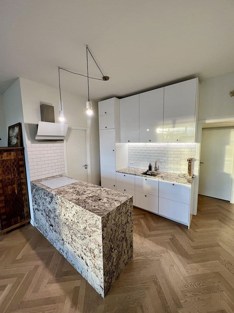 Prenájom bytu 3-izbový 90 m², Kommandantenstr 75, Berlin, Berlín Prenájom bytu 3-izbový 90 m², Kommandantenstr 75, Berlin, Berlín