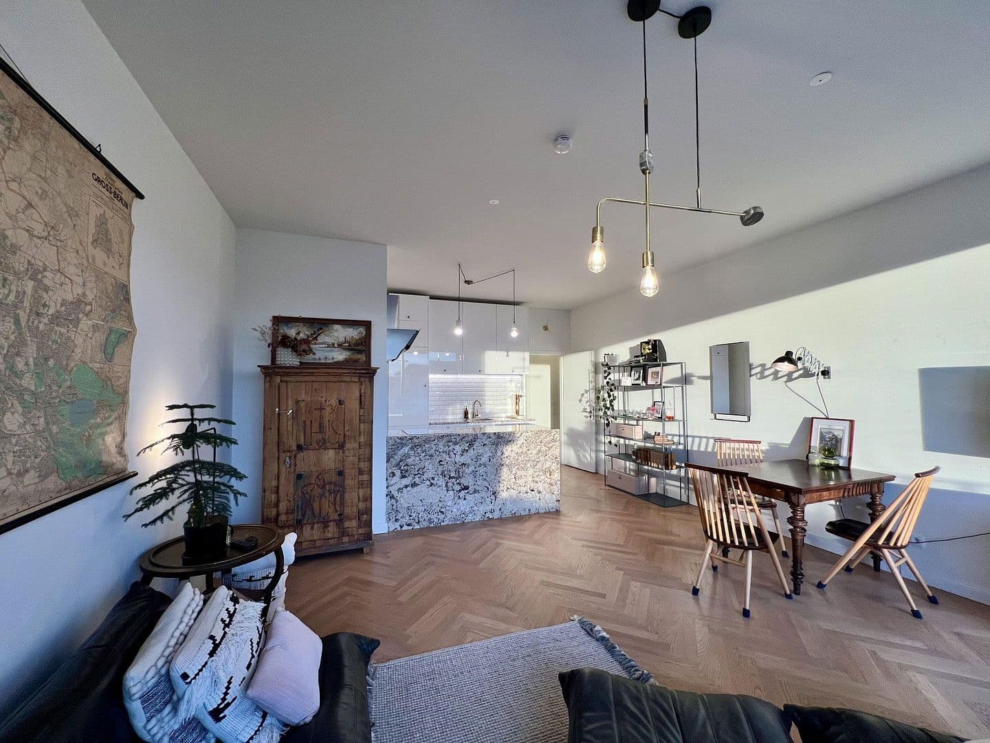 Prenájom bytu 3-izbový 90 m², Kommandantenstr 75, Berlin, Berlín Prenájom bytu 3-izbový 90 m², Kommandantenstr 75, Berlin, Berlín