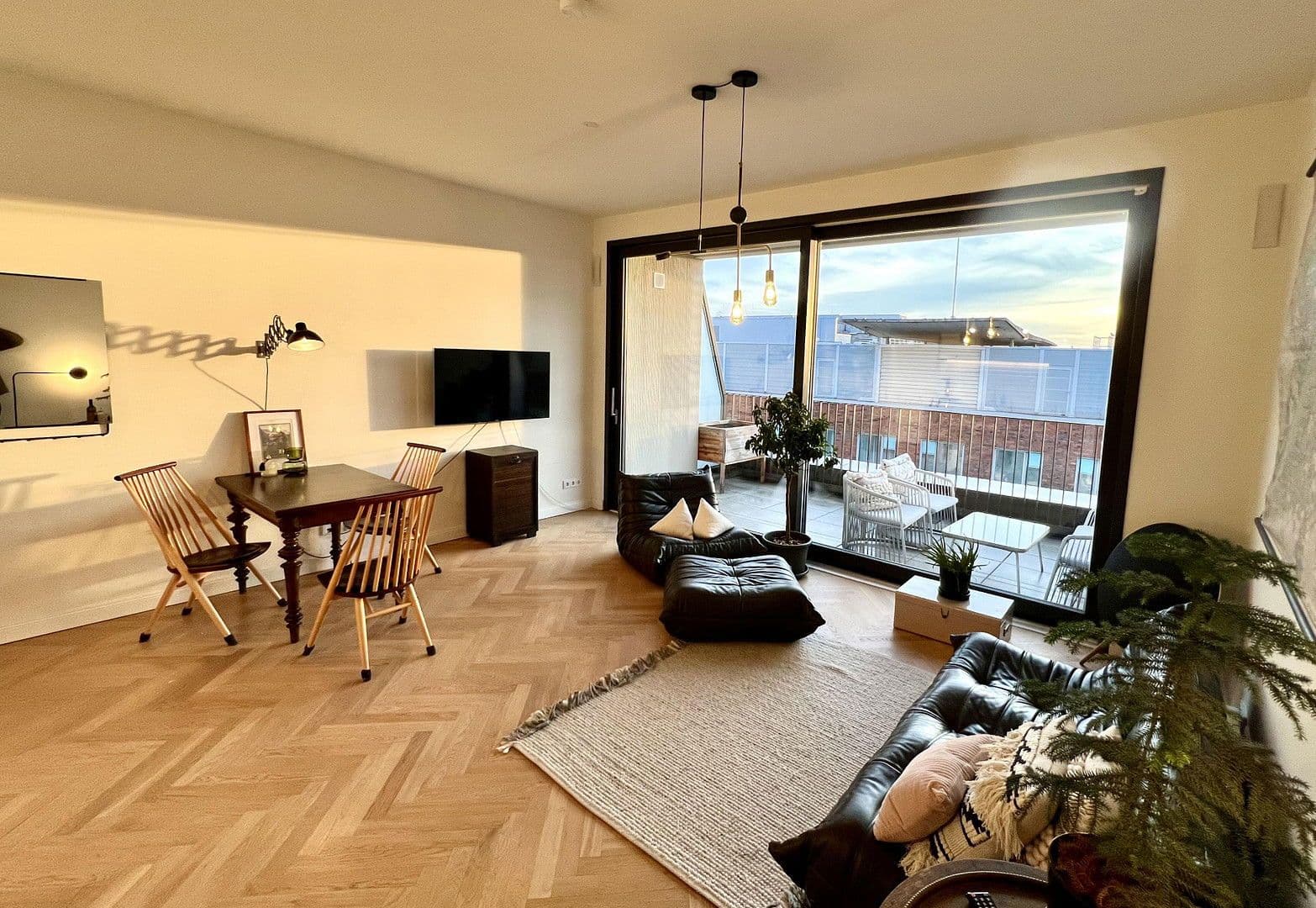 Prenájom bytu 3-izbový 90 m², Kommandantenstr 75, Berlin, Berlín Prenájom bytu 3-izbový 90 m², Kommandantenstr 75, Berlin, Berlín