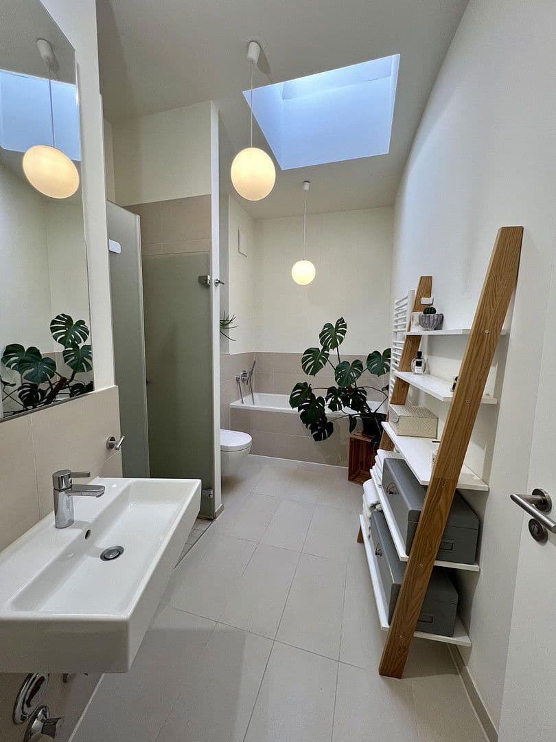 Prenájom bytu 3-izbový 90 m², Kommandantenstr 75, Berlin, Berlín Prenájom bytu 3-izbový 90 m², Kommandantenstr 75, Berlin, Berlín