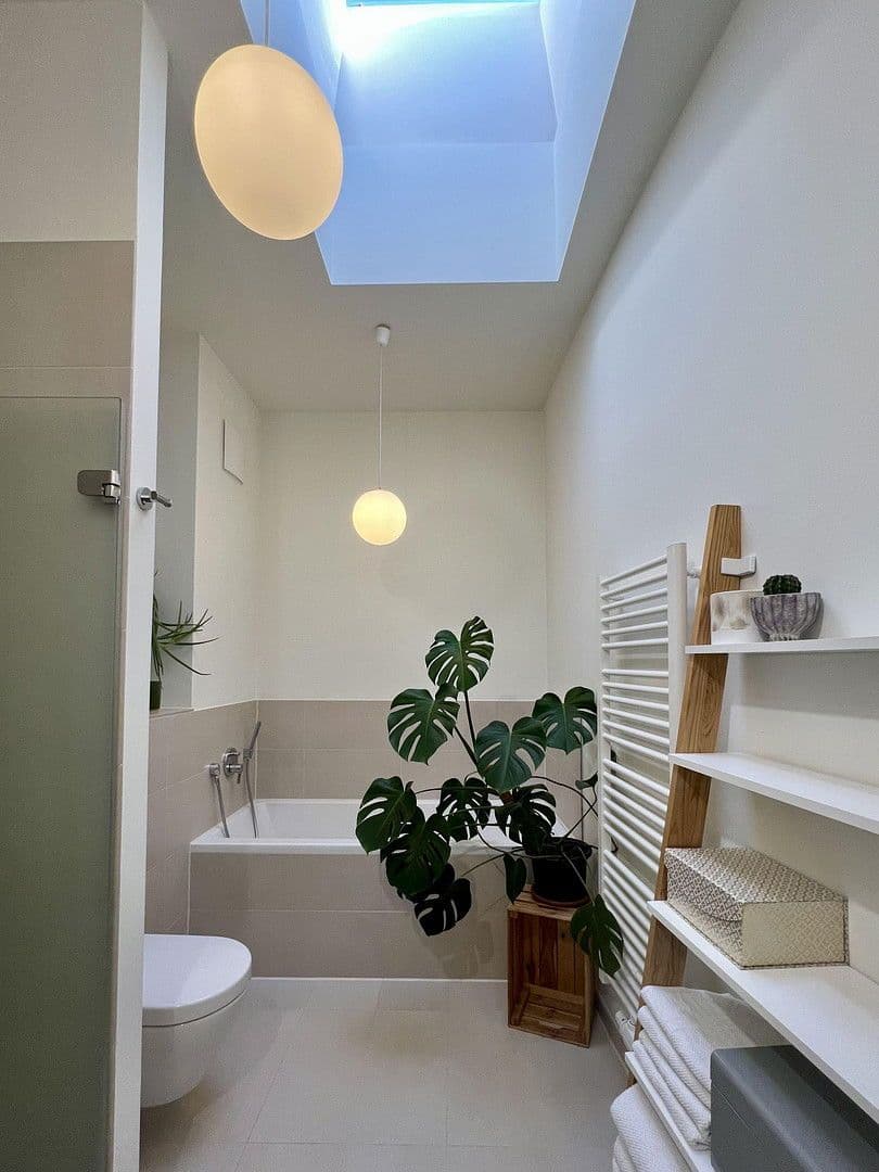 Prenájom bytu 3-izbový 90 m², Kommandantenstr 75, Berlin, Berlín Prenájom bytu 3-izbový 90 m², Kommandantenstr 75, Berlin, Berlín