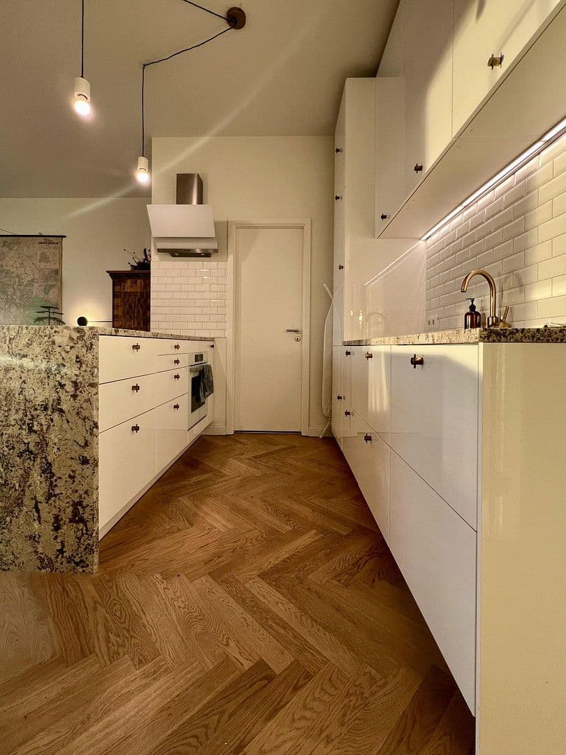 Prenájom bytu 3-izbový 90 m², Kommandantenstr 75, Berlin, Berlín Prenájom bytu 3-izbový 90 m², Kommandantenstr 75, Berlin, Berlín