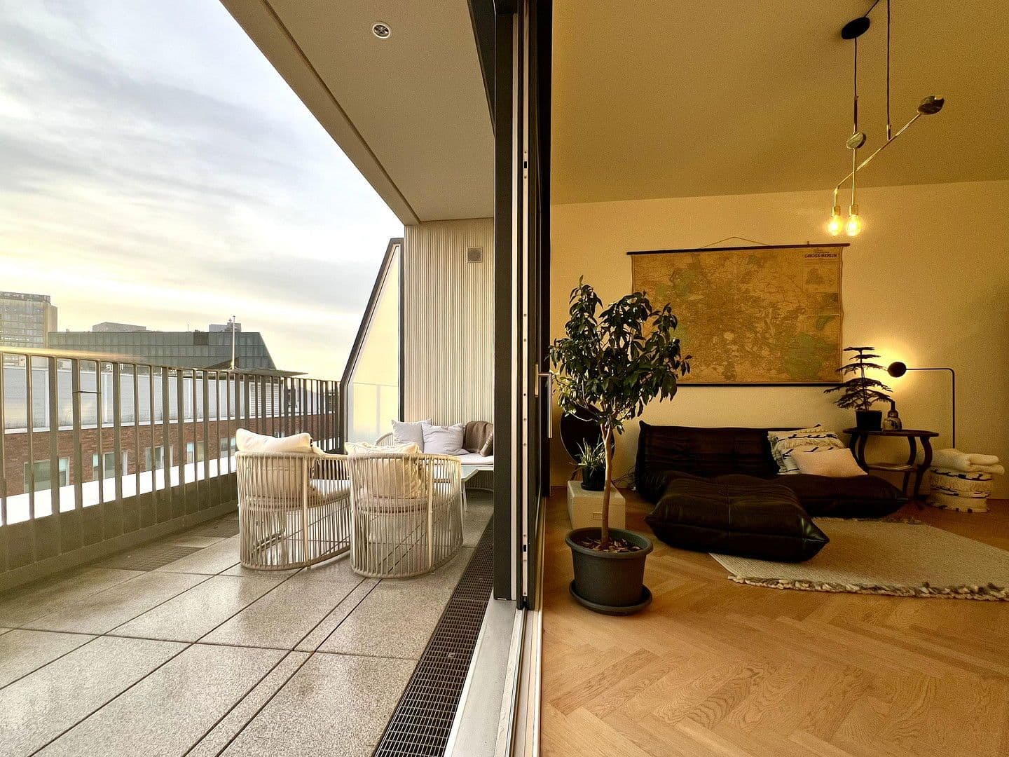 Prenájom bytu 3-izbový 90 m², Kommandantenstr 75, Berlin, Berlín Prenájom bytu 3-izbový 90 m², Kommandantenstr 75, Berlin, Berlín