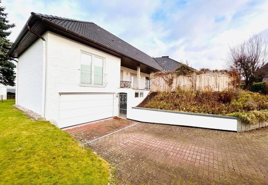 Predaj domu 175 m², pozemek 878 m², Im Wiesengrund 17, Steinburg, Šlezvicko-Holštajnsko Predaj domu 175 m², pozemek 878 m², Im Wiesengrund 17, Steinburg, Šlezvicko-Holštajnsko