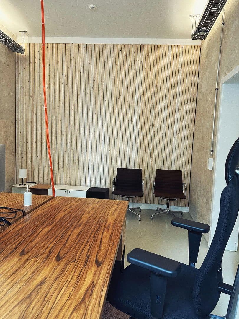 Prenájom kancelárie 135 m², Stuttgart, Bádensko-Wurttembersko Prenájom kancelárie 135 m², Stuttgart, Bádensko-Wurttembersko