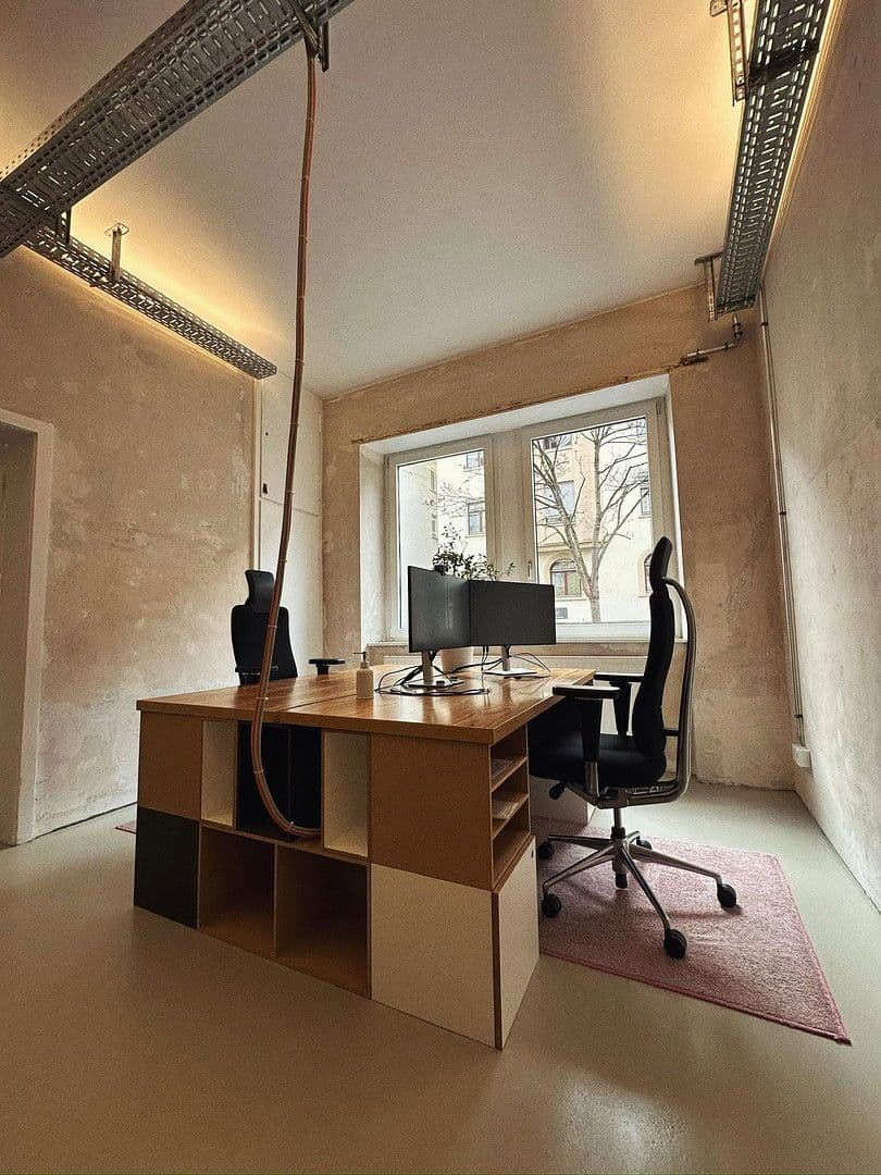 Prenájom kancelárie 135 m², Stuttgart, Bádensko-Wurttembersko Prenájom kancelárie 135 m², Stuttgart, Bádensko-Wurttembersko