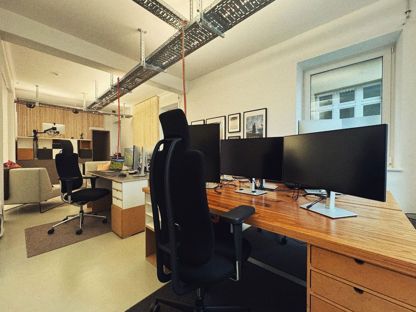 Prenájom kancelárie 135 m², Stuttgart, Bádensko-Wurttembersko Prenájom kancelárie 135 m², Stuttgart, Bádensko-Wurttembersko