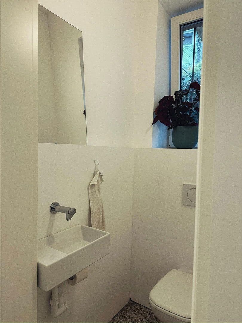 Prenájom kancelárie 135 m², Stuttgart, Bádensko-Wurttembersko Prenájom kancelárie 135 m², Stuttgart, Bádensko-Wurttembersko